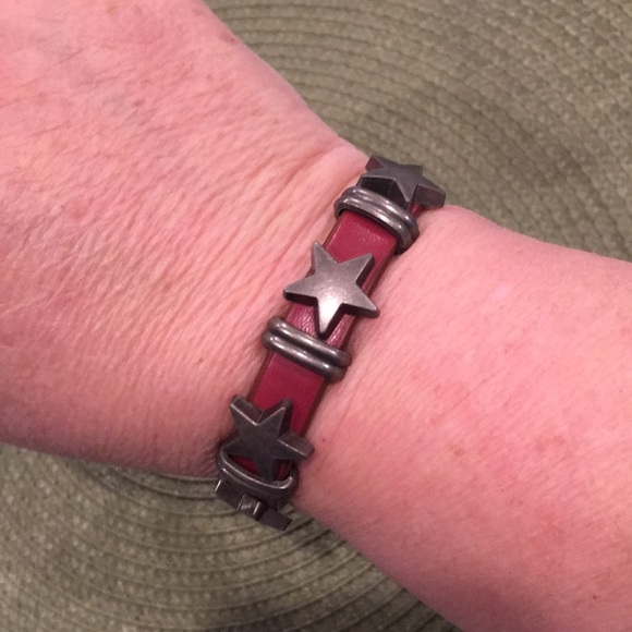 Red Leather & Silver Stars Bracelet - Picture 7 of 11